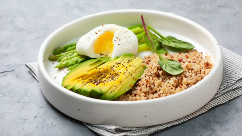 Quinua con vegetales y huevo